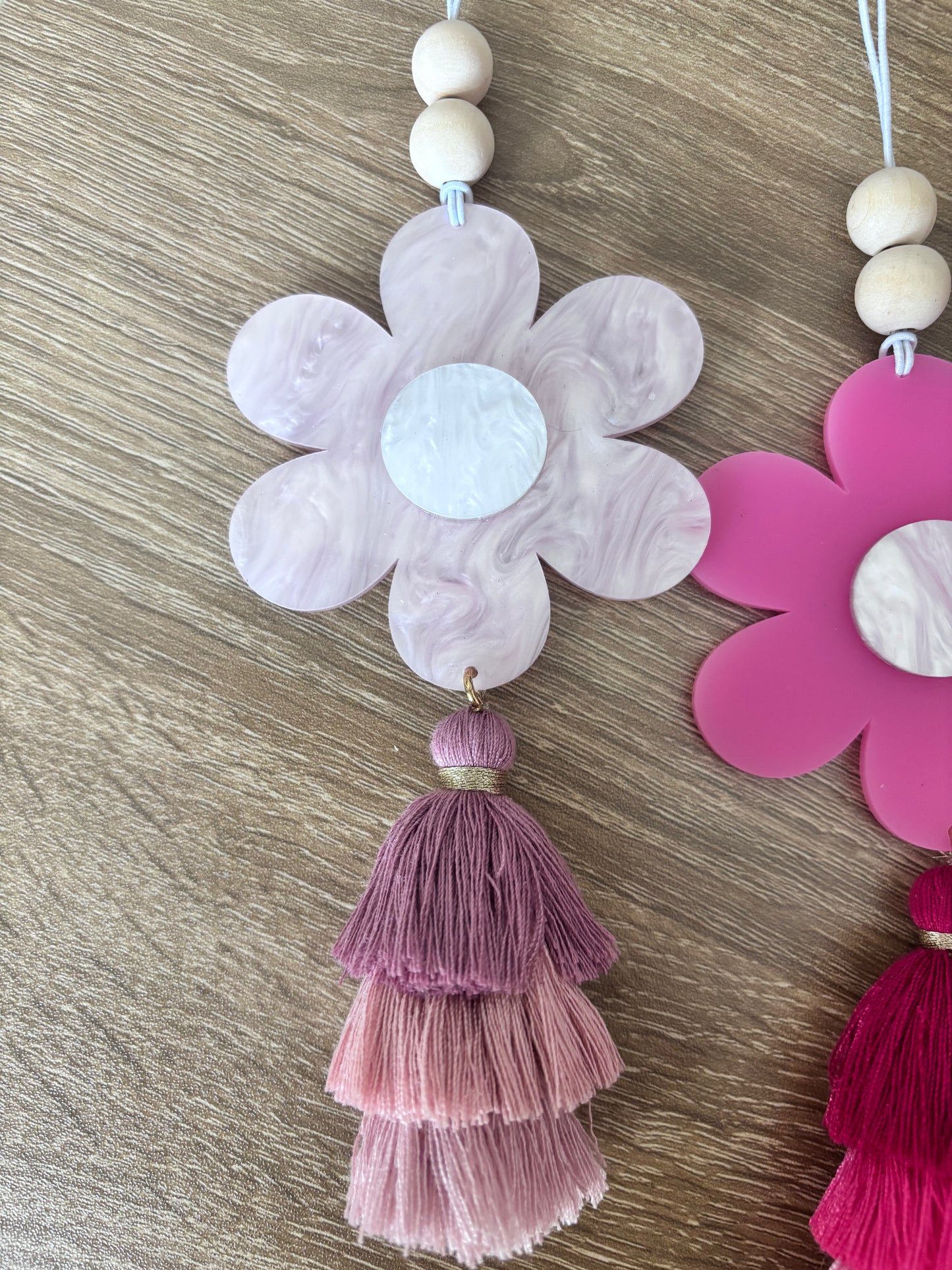 DAISY CARMINDER - PINKS